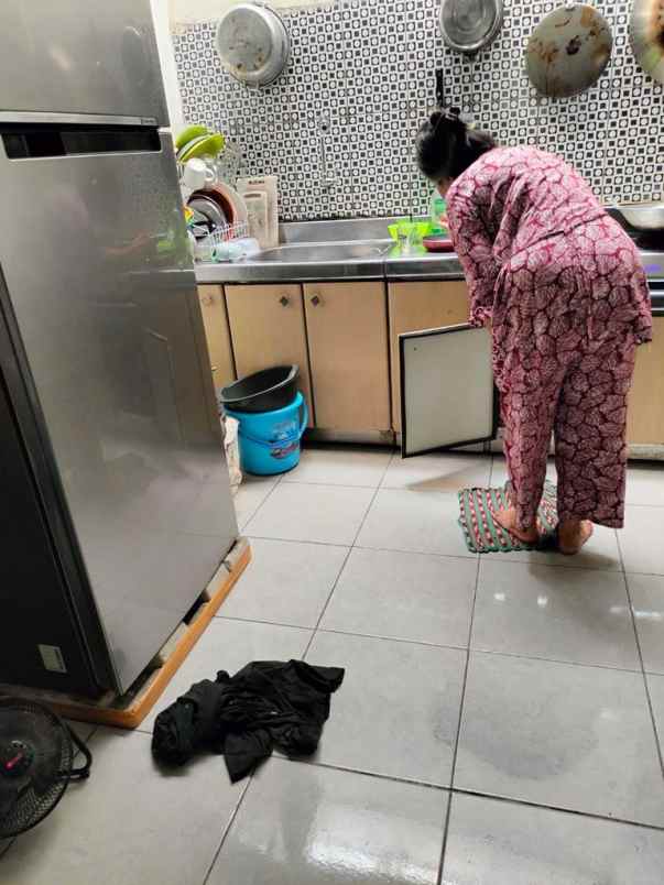 rumah di jln utama cluster re talaga bestari tangerang