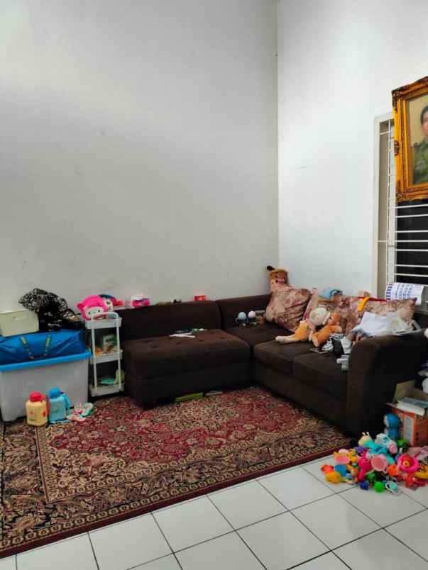 rumah di jln utama cluster re talaga bestari tangerang