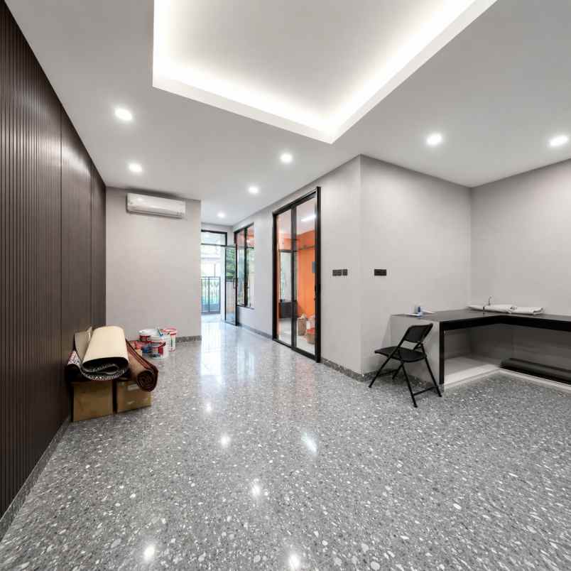 rumah disewakan di tebet barat
