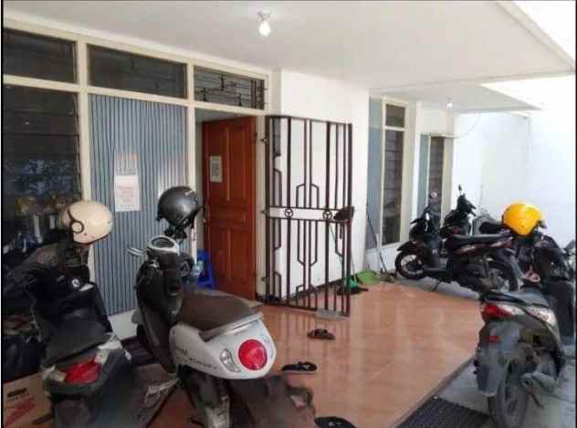 rumah hitung tanah manyar kertoadi surabaya lt 180m2