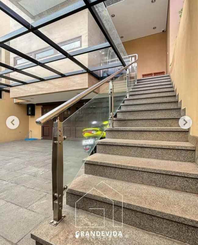 rumah jaksel pejaten 3 lantai cakep