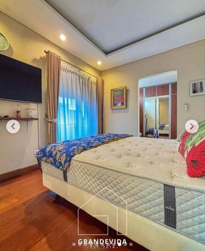 rumah jaksel pejaten 3 lantai cakep