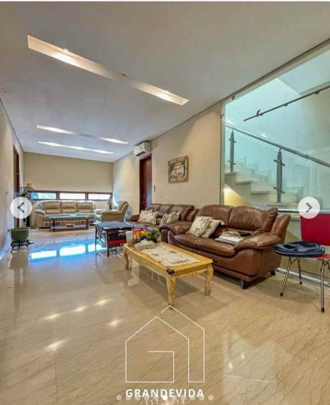 rumah jaksel pejaten 3 lantai cakep