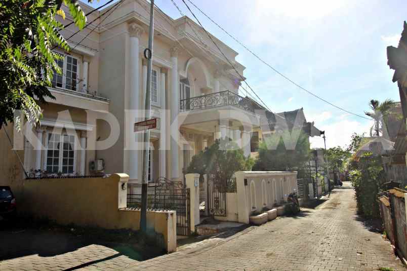 rumah jalan raya tuban