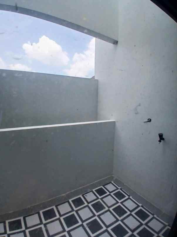 rumah klasik 2 lantai di kalimulya depok