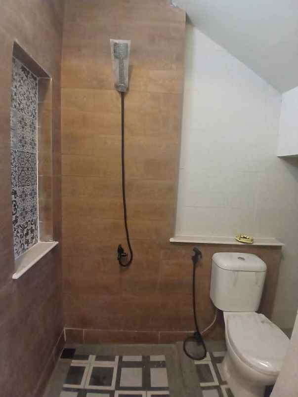 rumah klasik 2 lantai di kalimulya depok
