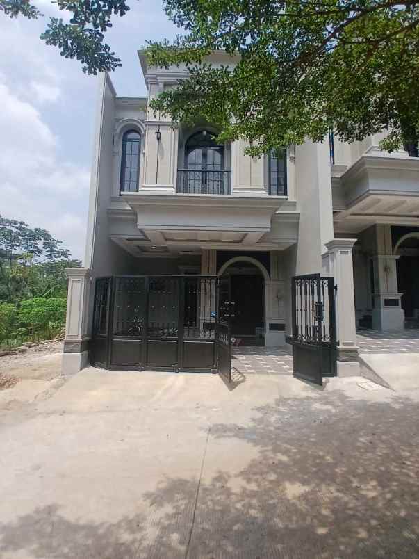rumah klasik 2 lantai di kalimulya depok