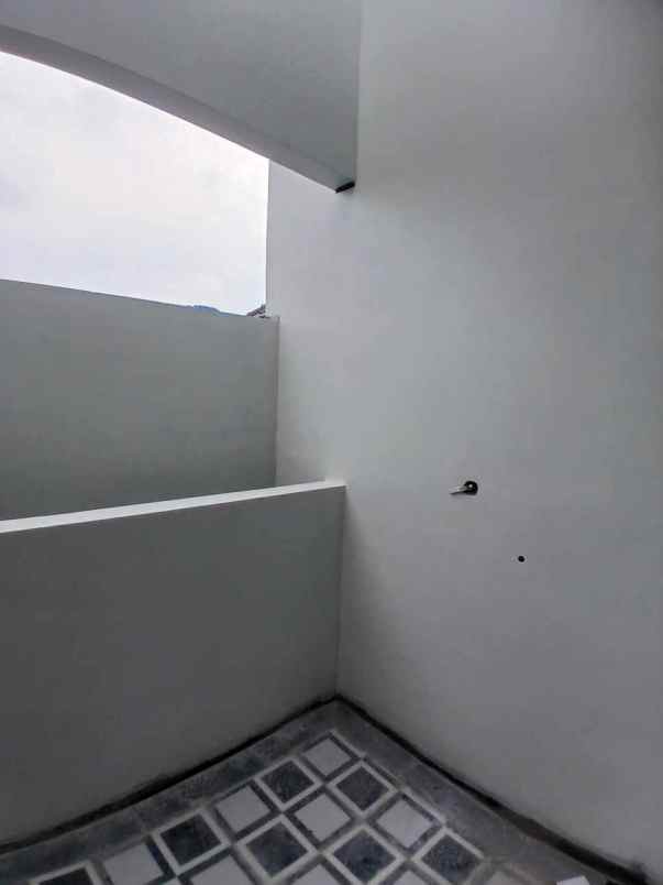 rumah klasik 2 lantai di kalimulya depok