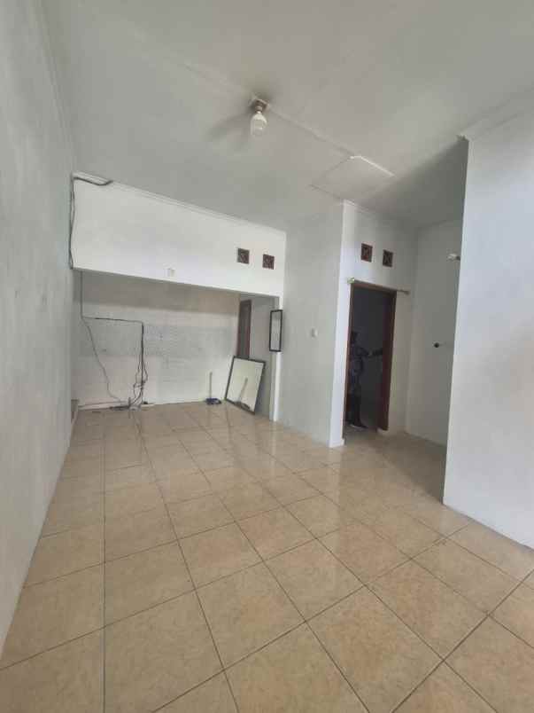 rumah komplek cipageran one gate system siap huni