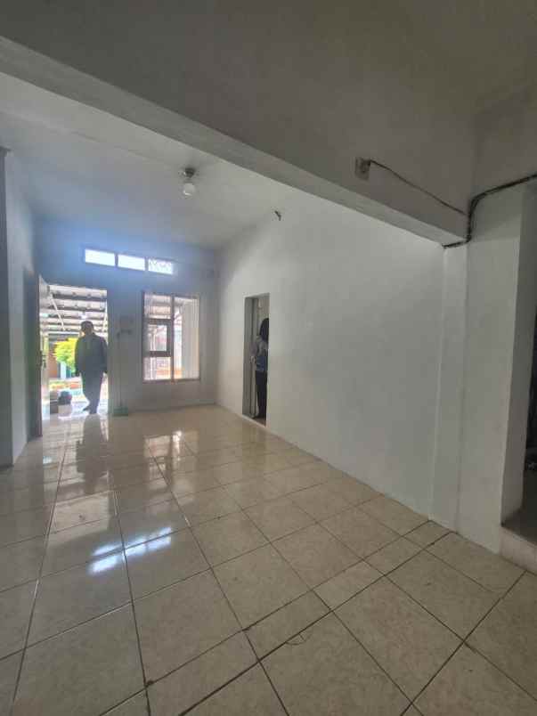 rumah komplek cipageran one gate system siap huni