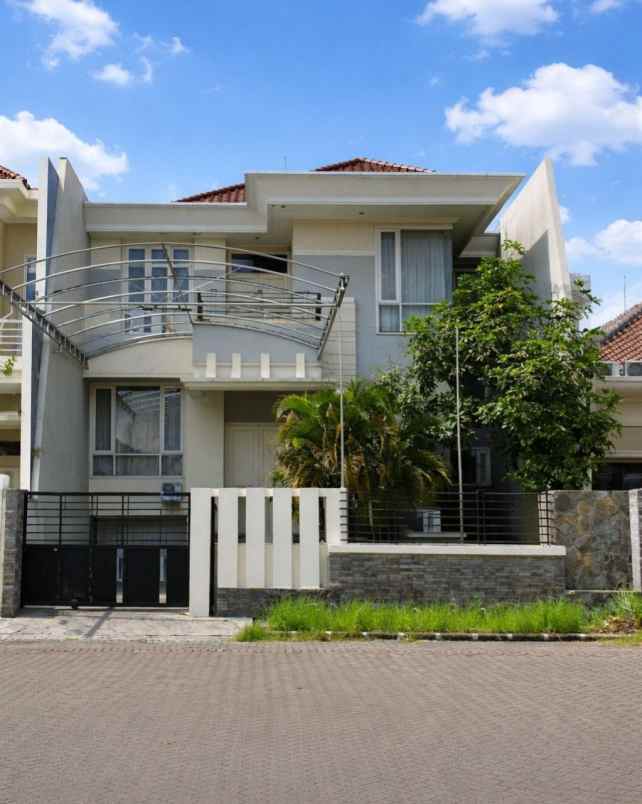 rumah manyar kertoadi strategis minimalis row 5 mobil