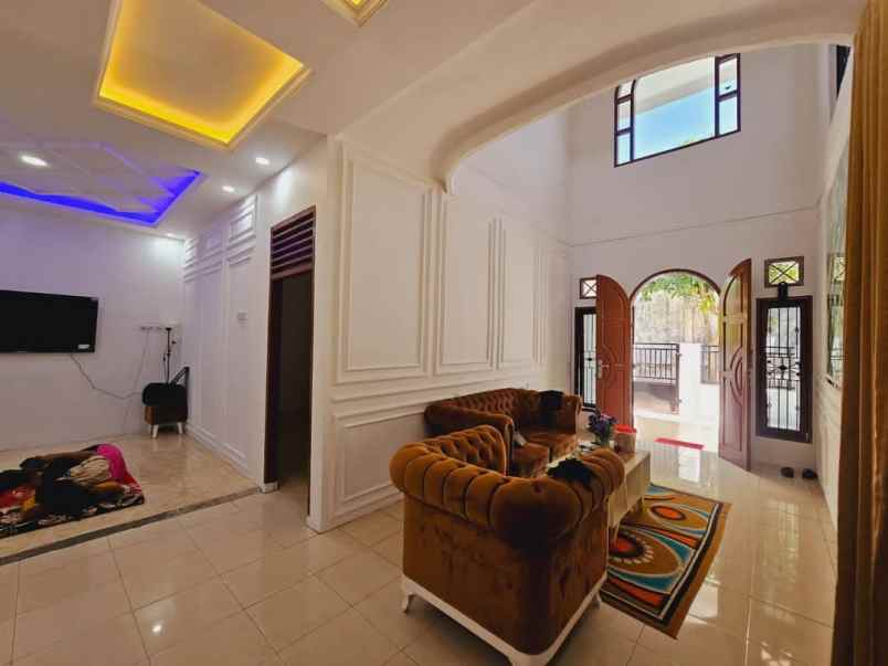 rumah mewah 2 lantai jl lobak ardat delima pekanbaru