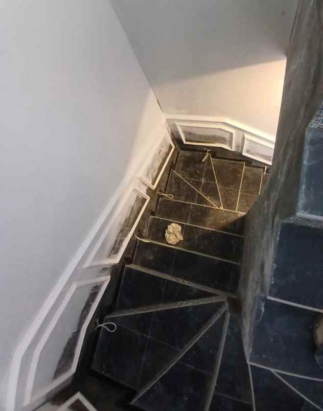 rumah mewah desain klasik 2 lantai di kalimulya depok