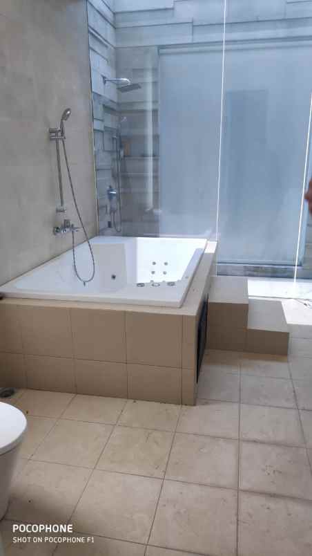 rumah mewah di perum pakuwon city san antonio hook