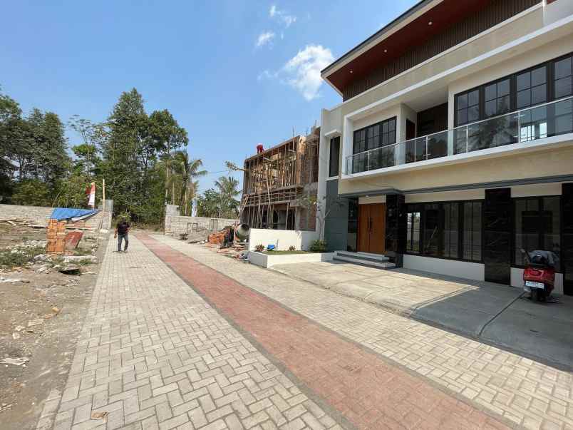 rumah mewah modern dekat kampus uii yogyakarta