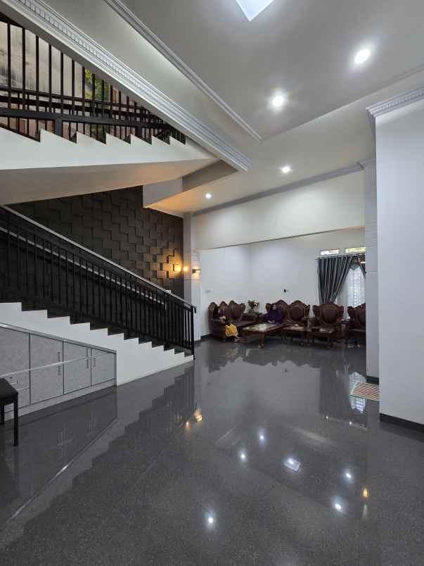 rumah mewah siap huni di pondok kelapa