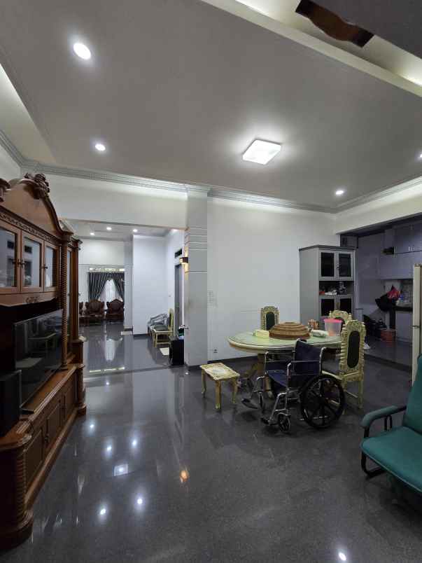 rumah mewah siap huni di pondok kelapa