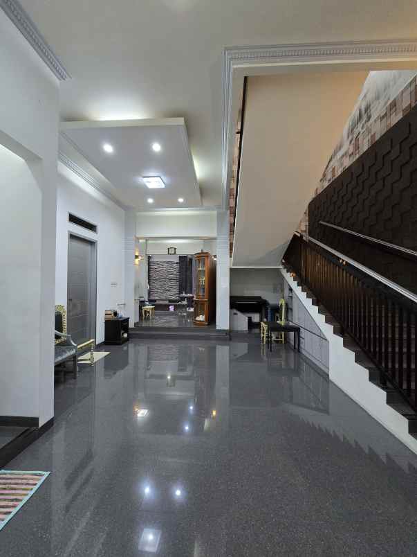 rumah mewah siap huni di pondok kelapa