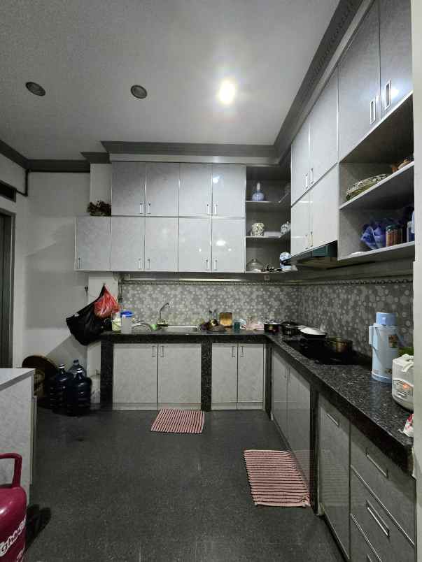 rumah mewah siap huni di pondok kelapa