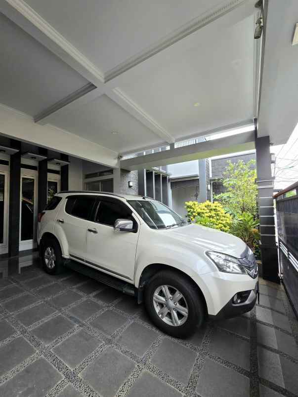 rumah mewah siap huni di pondok kelapa