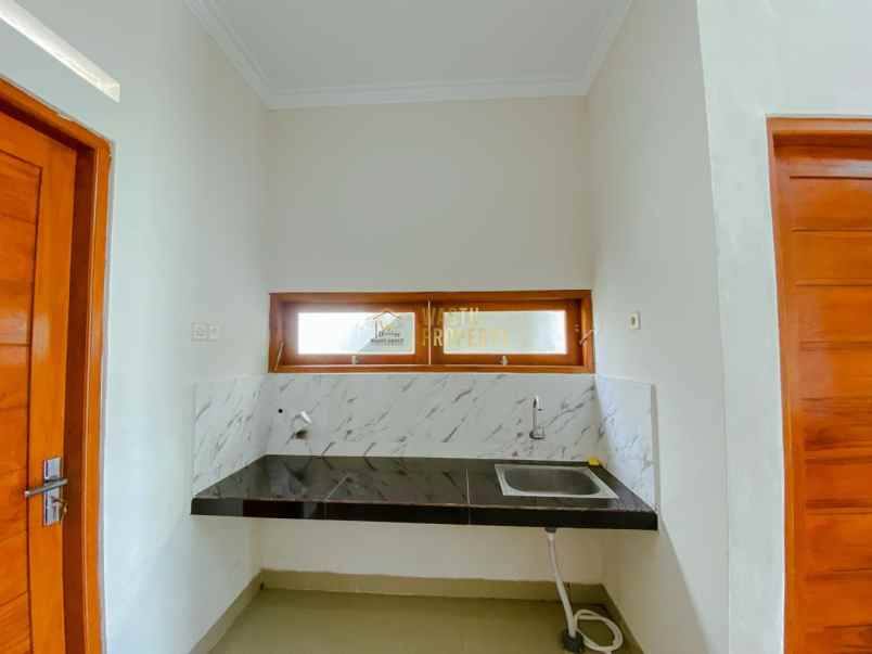 rumah modern dengan rooftop dekat jalan jogja solo