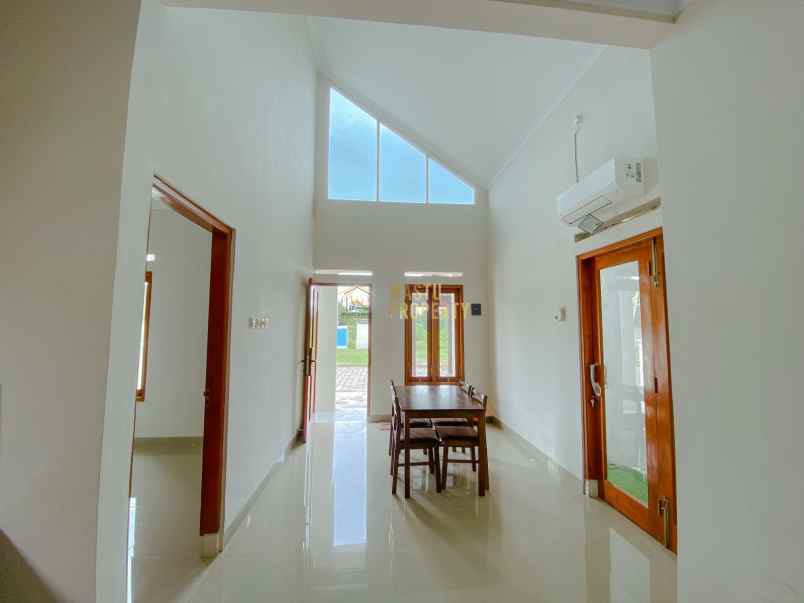 rumah modern dengan rooftop dekat jalan jogja solo