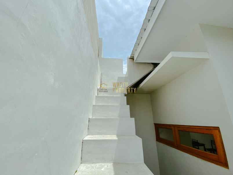 rumah modern dengan rooftop dekat jalan jogja solo