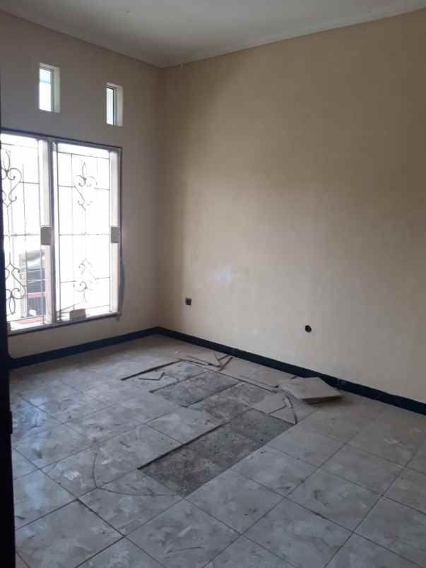 rumah mulyosari 1m an lebar 9 row jalan 3 mobil