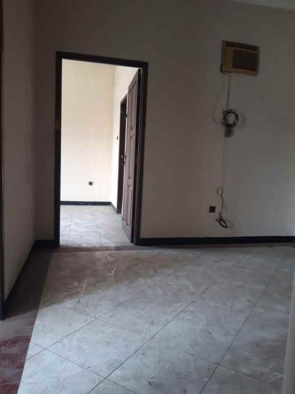 rumah mulyosari 1m an lebar 9 row jalan 3 mobil