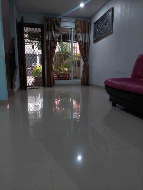 rumah murah dekat alam sutera lt 81m lb 100m shm