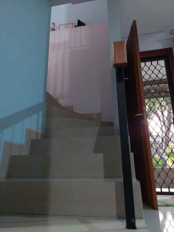 rumah murah dekat bintaro jaya lt 81m lb 100m shm