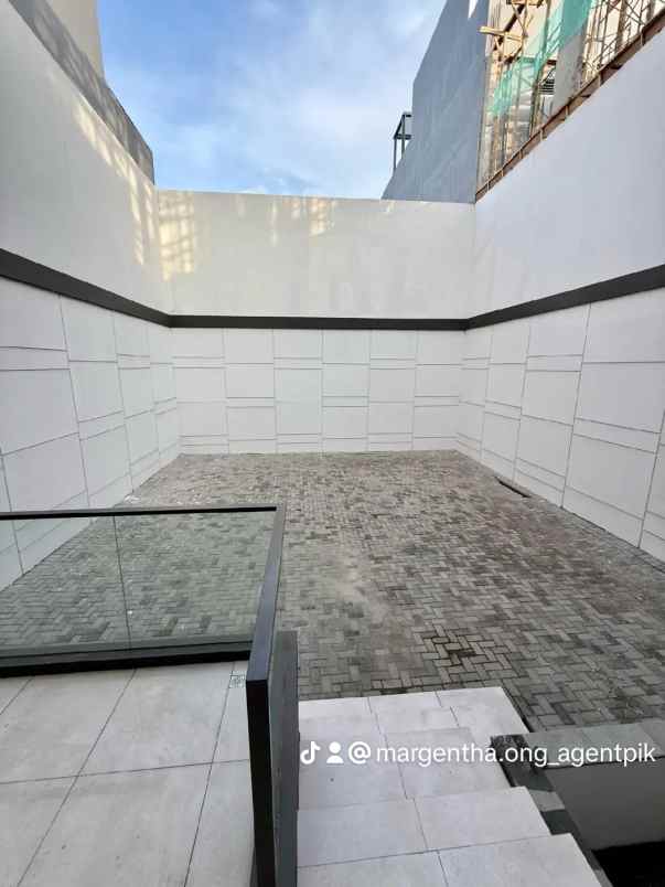 rumah pik 2 luas 10x30