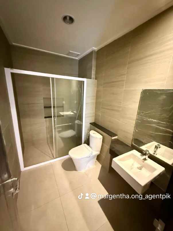 rumah pik 2 luas 10x30