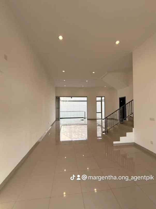 rumah pik 2 luas 10x30