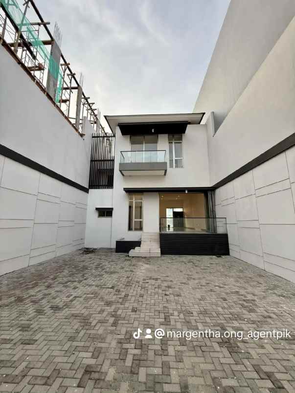 rumah pik 2 luas 10x30