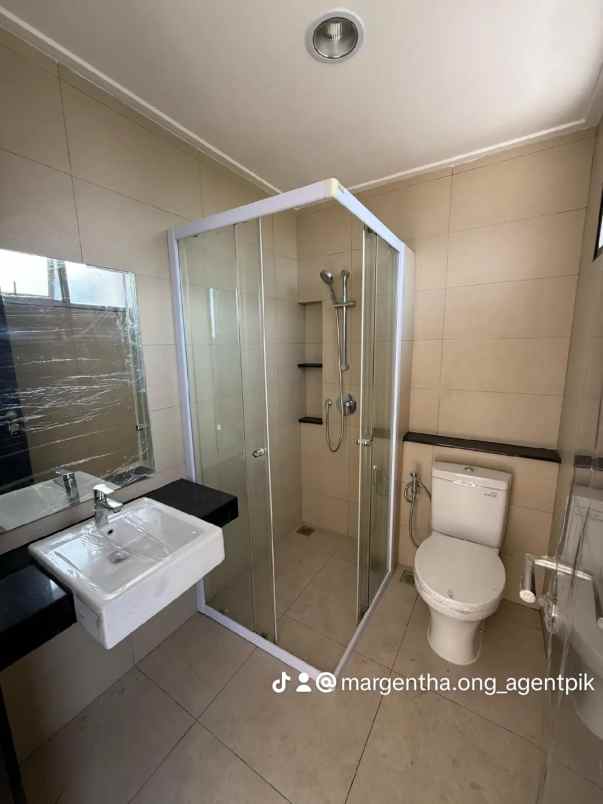 rumah pik 2 luas 10x30