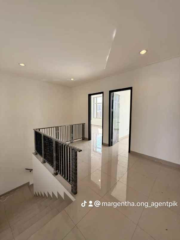 rumah pik 2 luas 10x30