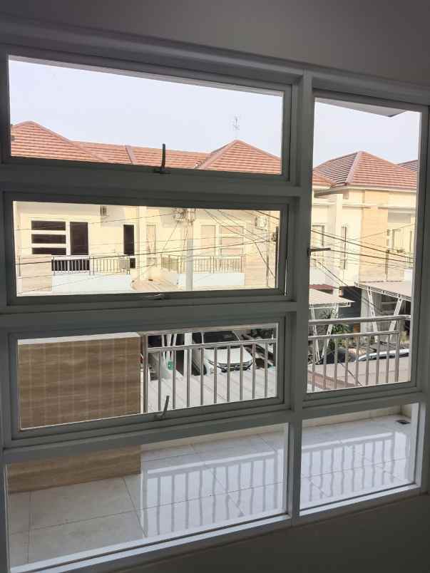 rumah premium 2 lantai di pusat kota karawang