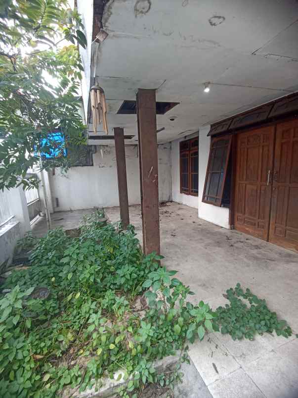 rumah pucang anom hitung tanah 1 lantai renov banyak