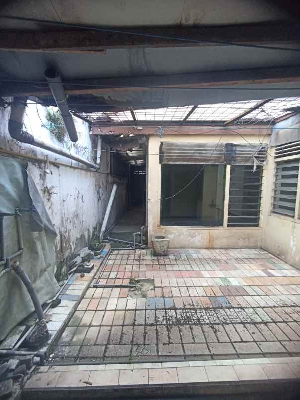 rumah pucang anom hitung tanah 1 lantai renov banyak