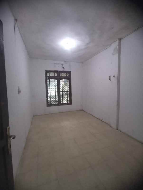 rumah pucang anom hitung tanah 1 lantai renov banyak