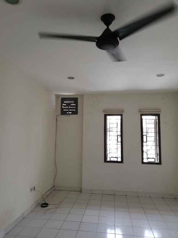 rumah renov atap di taman palem lestari