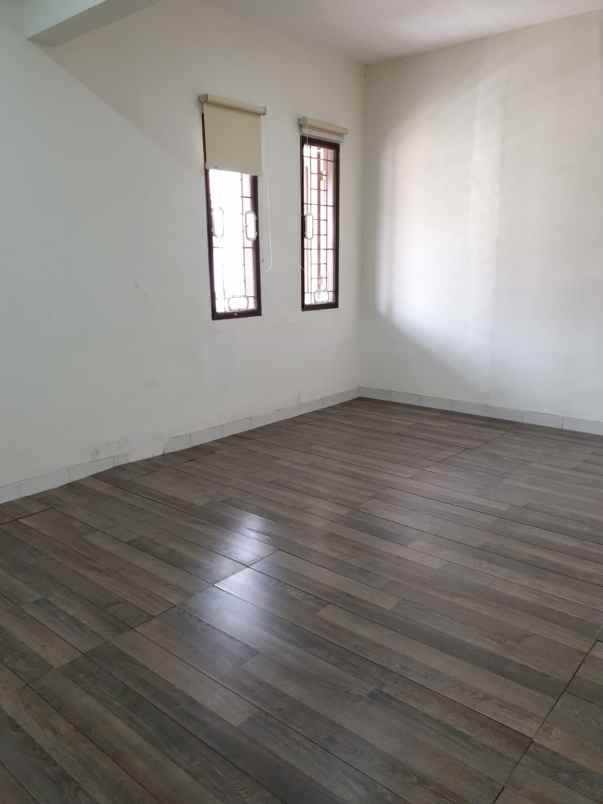 rumah renov atap di taman palem lestari