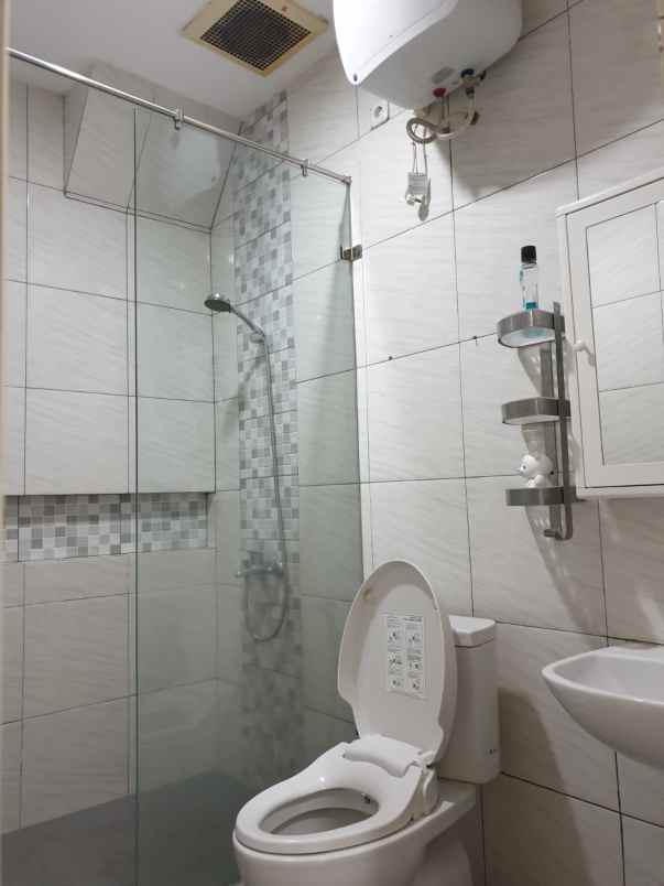 rumah renov atap di taman palem lestari