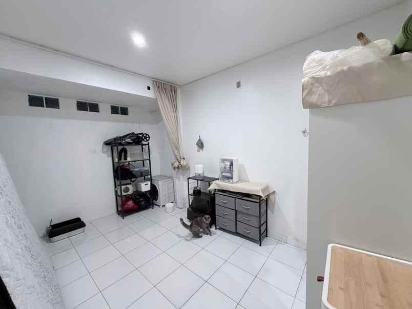 rumah second akses lebar di billymoon pondok kelapa