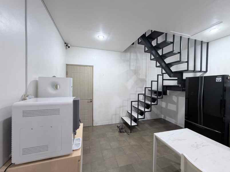 rumah second akses lebar di billymoon pondok kelapa