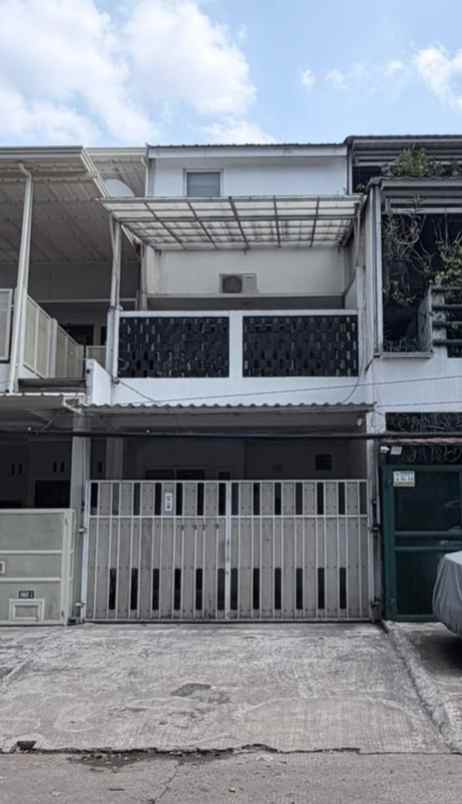 rumah second akses lebar di billymoon pondok kelapa