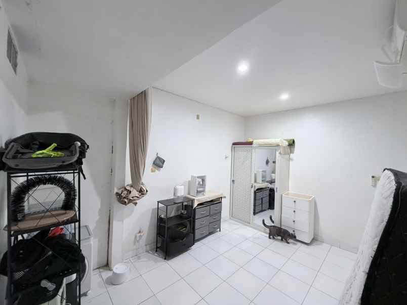 rumah second akses lebar di billymoon pondok kelapa