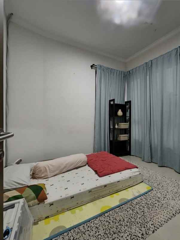 rumah second bergaya bali modern di cilangkap jaktim