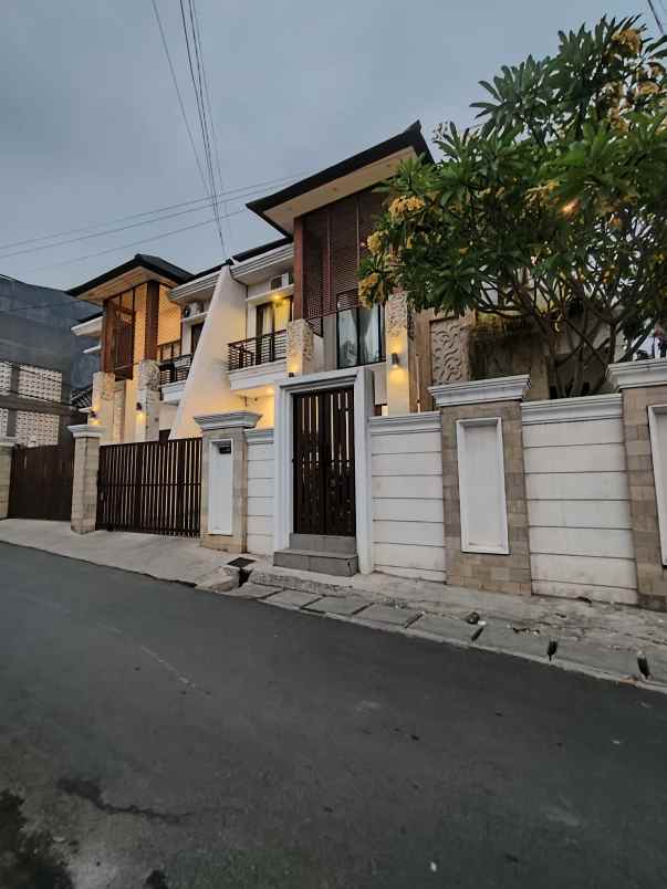 rumah second bergaya bali modern di cilangkap jaktim